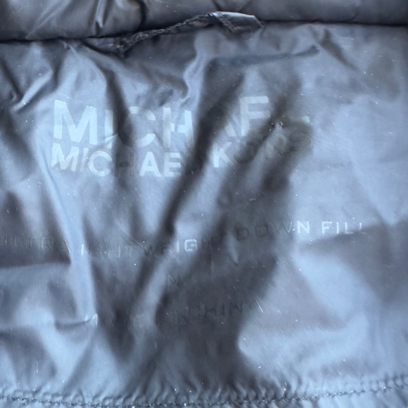 Michael Kors quilted puffer vest with gold-tone hardware - Picture 6 of 8